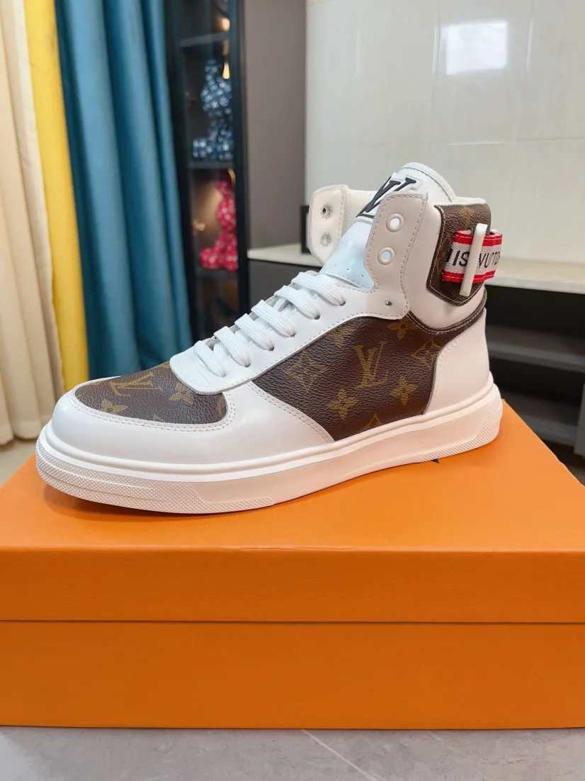Men's shoes 💰440🌹🌹【LOUIS VUITTON】Same style on Louis Vuitton* official website🚹Men's high-top casual shoes❤️Same style as popular celebrities and big names ~ Best-selling at home and abroad Lv focuses on the checkerboard series...Imported first-layer cowhide with special fabrics➕Full sheep leather lining➕Brand-specific hollow outsole💎Produced by OEM The highest version🔍🔍Number of codes: 38-44,